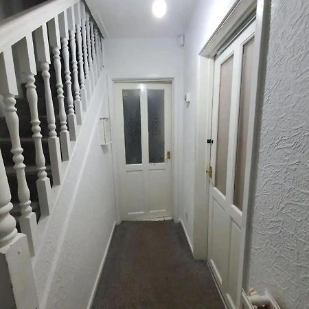 Double Bedroom Wd Greater Manchester ミドルトン エクステリア 写真