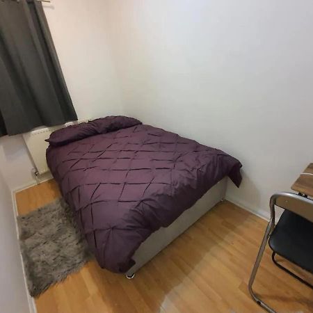 Double Bedroom Wd Greater Manchester ミドルトン エクステリア 写真