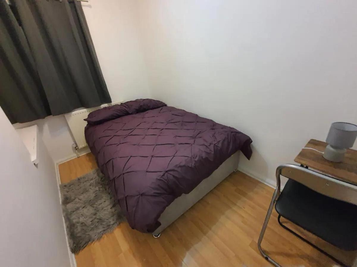 Double Bedroom Wd Greater Manchester ミドルトン エクステリア 写真